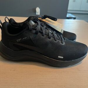 New Nike Downshifter 12 women 9.5
